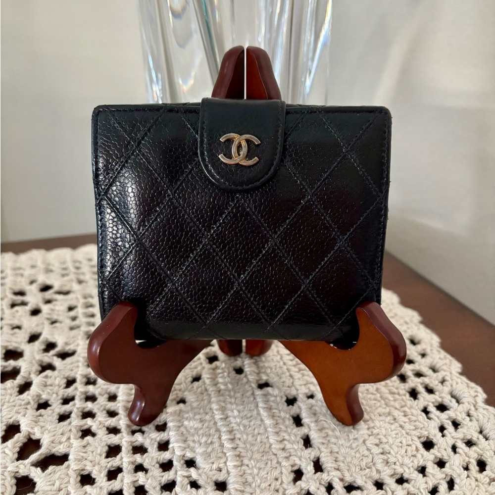 FINAL--Vintage Chanel Diamond Quilted Black Matelasse Lambskin Compact Wallet - Picture 3 of 9